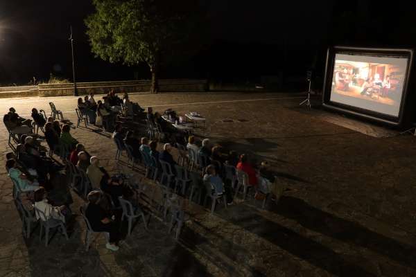 Πρεμιέρα στα χρώματα του ηλιοβασιλέματος στο Πετροβούνι